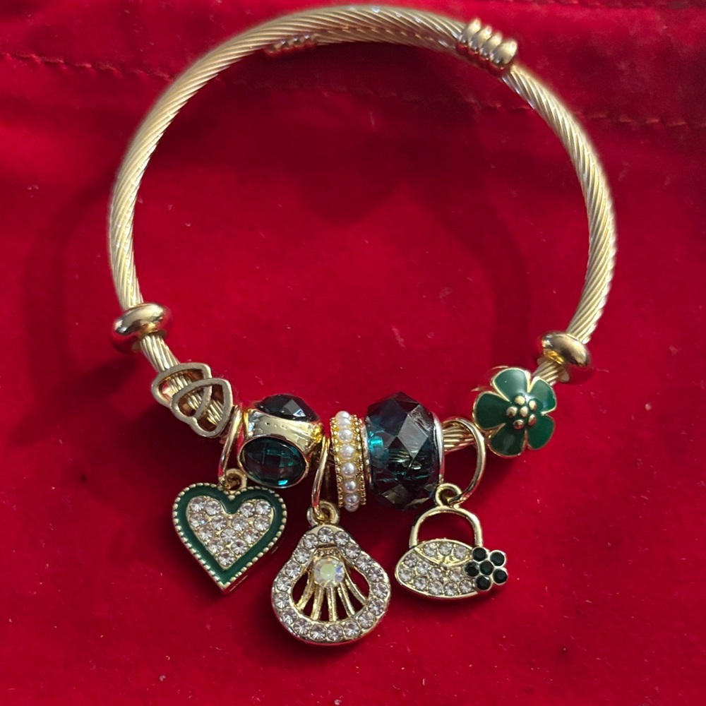 Chic Gold Bracelet with Green Charms